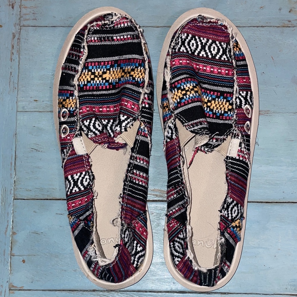Sanuk Women's Multicolor Patterned Sneakers